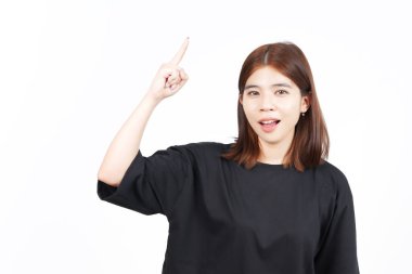 Beyaz arka planda tecrit edilmiş güzel bir Asyalı Kadın Çözümü buldum.