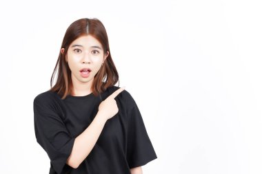 Ürün ve İşaret Tarafı Beyazda Tecrit Edilen Güzel Asyalı Kadın İşaretçisini Kullanıyor