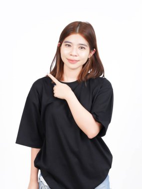 Ürün ve İşaret Tarafı Beyazda Tecrit Edilen Güzel Asyalı Kadın İşaretçisini Kullanıyor