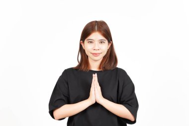 Gülümseyen ve kameraya bakan beyaz tenli güzel Asyalı kadının Namaste jesti