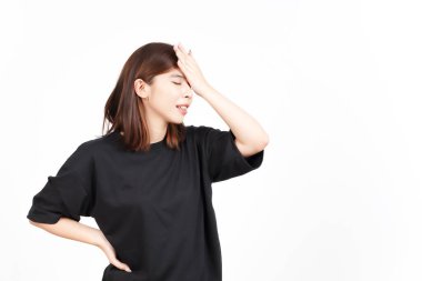 Beyaz arka planda izole edilmiş Güzel Asyalı Kadın Kafası Karışık ve Unutulmuş