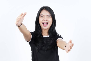 Beyaz Arkaplanda İzole Edilmiş Güzel Asyalı Kadının Sarılma Hareketi