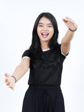 Beyaz Arkaplanda İzole Edilmiş Güzel Asyalı Kadının Sarılma Hareketi