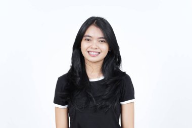 Kameraya bakıyor ve gülümsüyor Beyaz arka planda tecrit edilmiş güzel Asyalı kadının