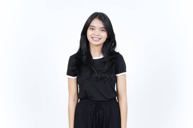 Kameraya bakıyor ve gülümsüyor Beyaz arka planda tecrit edilmiş güzel Asyalı kadının