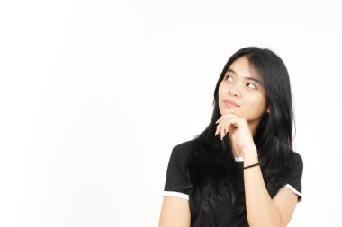 Beyaz arka planda tecrit edilmiş Güzel Asyalı Kadın Düşünmek ya da Çözüm Bulmak