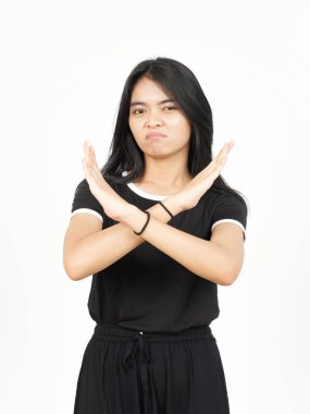 Beyaz arka planda tecrit edilmiş güzel bir Asyalı kadının reddedilme hareketi için çapraz kollar.