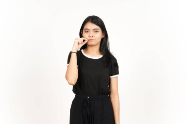 Beyaz arka planda tecrit edilmiş güzel Asyalı kadının gizli dudaklarını kapalı tut.