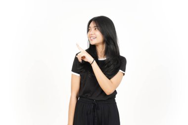 Ürün ve İşaret Tarafı Beyazda Tecrit Edilen Güzel Asyalı Kadın İşaretçisini Kullanıyor