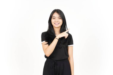 Ürün ve İşaret Tarafı Beyazda Tecrit Edilen Güzel Asyalı Kadın İşaretçisini Kullanıyor