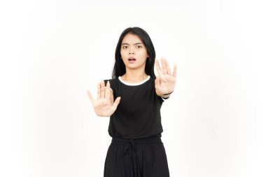 Beyaz arka planda tecrit edilmiş güzel Asyalı kadının el hareketini durdurun.