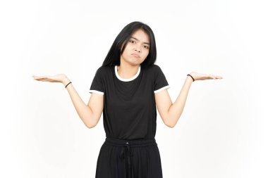 Şaşkın, beyaz arka planda tecrit edilmiş güzel bir Asyalı kadının el hareketi bilmiyorum.