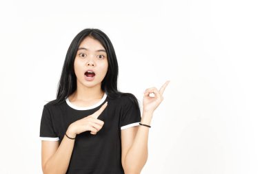 WOW Face ve Gösteri Ürünleri ve İşaret Tarafı İzole Güzel Asyalı Kadın İşaretçisini Kullanıyor