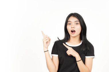 WOW Face ve Gösteri Ürünleri ve İşaret Tarafı İzole Güzel Asyalı Kadın İşaretçisini Kullanıyor