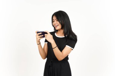 Beyaz Arkaplanda İzole Edilmiş Güzel Asyalı Kadın 'ın akıllı telefonuyla Mobil Oyun oynamak