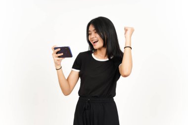 Beyaz Arkaplanda İzole Edilmiş Güzel Asyalı Kadın 'ın akıllı telefonuyla Mobil Oyun oynamak