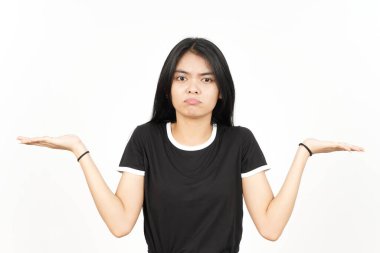 Şaşkın, beyaz arka planda tecrit edilmiş güzel bir Asyalı kadının el hareketi bilmiyorum.