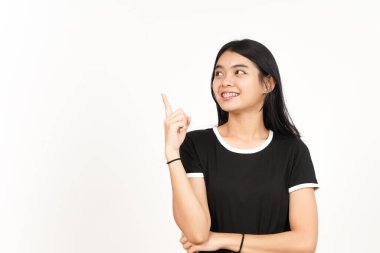 Ürün ve İşaret Tarafı Beyazda Tecrit Edilen Güzel Asyalı Kadın İşaretçisini Kullanıyor