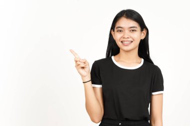 Ürün ve İşaret Tarafı Beyazda Tecrit Edilen Güzel Asyalı Kadın İşaretçisini Kullanıyor