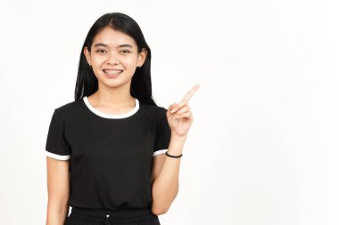 Ürün ve İşaret Tarafı Beyazda Tecrit Edilen Güzel Asyalı Kadın İşaretçisini Kullanıyor