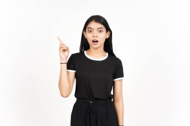 Ürün ve İşaret Tarafı Beyazda Tecrit Edilen Güzel Asyalı Kadın İşaretçisini Kullanıyor