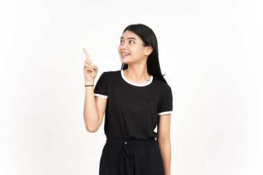 Ürün ve İşaret Tarafı Beyazda Tecrit Edilen Güzel Asyalı Kadın İşaretçisini Kullanıyor