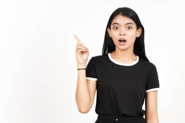 Ürün ve İşaret Tarafı Beyazda Tecrit Edilen Güzel Asyalı Kadın İşaretçisini Kullanıyor