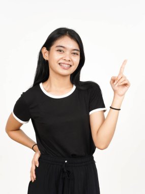 Ürün ve İşaret Tarafı Beyazda Tecrit Edilen Güzel Asyalı Kadın İşaretçisini Kullanıyor