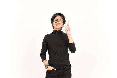 Beyaz arka planda izole edilmiş Yakışıklı Asyalı Adam 'ın Gülümseyin ve Barış İşareti Gösterin