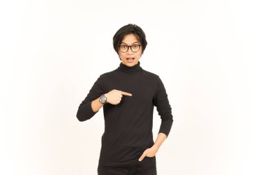 Beyaz arka planda izole edilmiş yakışıklı Asyalı adam kavramını mı suçluyorsun?