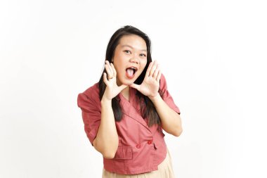 Beyaz arka planda tecrit edilmiş güzel bir Asyalı kadının elleri üzerinde duyuru.