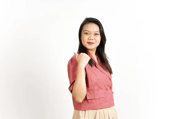 Beyaz Arkaplanda Güzel Asyalı Kadın Başparmağını Kullanarak Ürün Şaret Tarafı — Stok fotoğraf