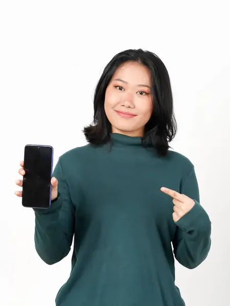 Тримаючи Смартфон Показуючи Порожній Екран Смартфона Красивої Азіатської Жінки Ізольовані — стокове фото
