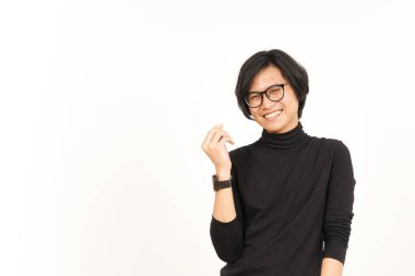 Beyaz Arkaplanda Tek Başına Yakışıklı Asyalı Adamın Banka Kartını Gösterme ve Bekleme