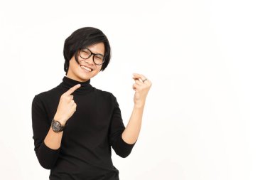 Beyaz Arkaplanda Tek Başına Yakışıklı Asyalı Adamın Banka Kartını Gösterme ve Bekleme