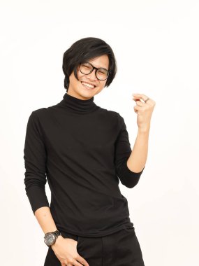 Beyaz Arkaplanda Tek Başına Yakışıklı Asyalı Adamın Banka Kartını Gösterme ve Bekleme