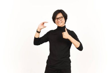 Beyaz Arkaplanda Tek Başına Yakışıklı Asyalı Adamın Banka Kartını Gösterme ve Bekleme