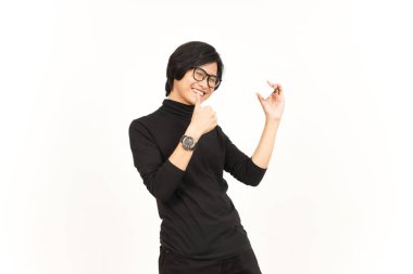 Beyaz Arkaplanda Tek Başına Yakışıklı Asyalı Adamın Banka Kartını Gösterme ve Bekleme