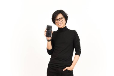 Beyaz Arkaplanda İzole Edilmiş Yakışıklı Asyalı Adam 'ın Boş Ekran Telefonundaki Uygulamaları veya İlanları Gösteriliyor