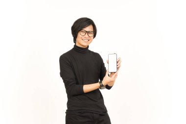 Beyaz Arkaplanda İzole Edilmiş Yakışıklı Asyalı Adam 'ın Boş Ekran Telefonundaki Uygulamaları veya İlanları Gösteriliyor