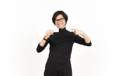 Beyaz Arkaplanda Tek Başına Yakışıklı Asyalı Adamın Banka Kartını Gösterme ve Bekleme