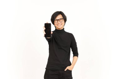 Beyaz Arkaplanda İzole Edilmiş Yakışıklı Asyalı Adam 'ın Boş Ekran Telefonundaki Uygulamaları veya İlanları Gösteriliyor