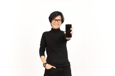 Beyaz Arkaplanda İzole Edilmiş Yakışıklı Asyalı Adam 'ın Boş Ekran Telefonundaki Uygulamaları veya İlanları Gösteriliyor