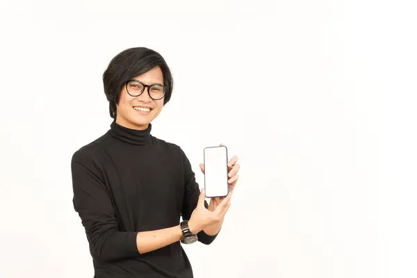 白い背景に分離されたハンサムなアジア人の男の空白のスマートフォンでアプリや広告を表示 — ストック写真
