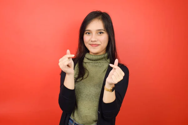 Показ Корейська Любов Finger Знак Красуня Азіатська Жінка Ізольовані Червоному — стокове фото