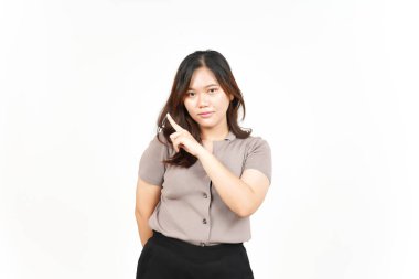 Ürün ve İşaret Tarafı Beyazda Tecrit Edilen Güzel Asyalı Kadın İşaretçisini Kullanıyor