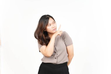 Ürün ve İşaret Tarafı Beyazda Tecrit Edilen Güzel Asyalı Kadın İşaretçisini Kullanıyor