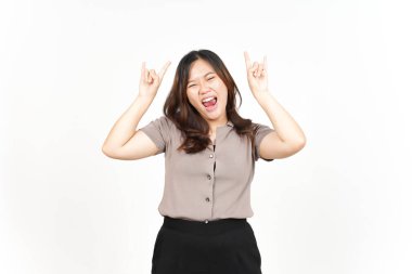 Beyaz arka planda tecrit edilmiş Güzel Asyalı Kadının Metal Elleri