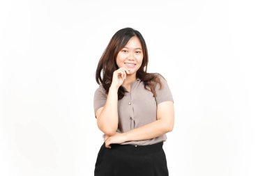 Kameraya bakıyor ve gülümsüyor Beyaz arka planda tecrit edilmiş güzel Asyalı kadının