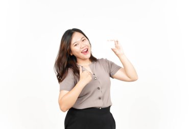 Beyaz Arkaplanda İzole Edilmiş Güzel Asyalı Bir Kadının Boş Kredi Kartı Gösteriliyor